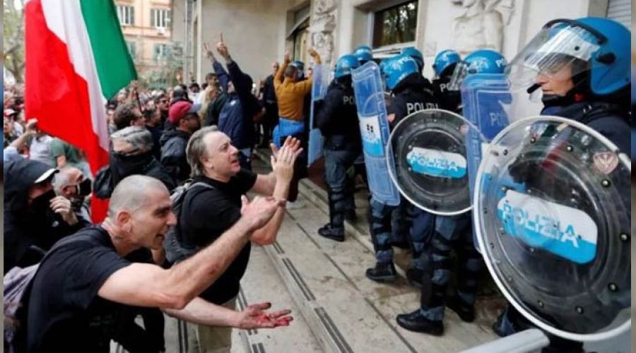 �talya'da a�� kar��tlar� meydanlara indi