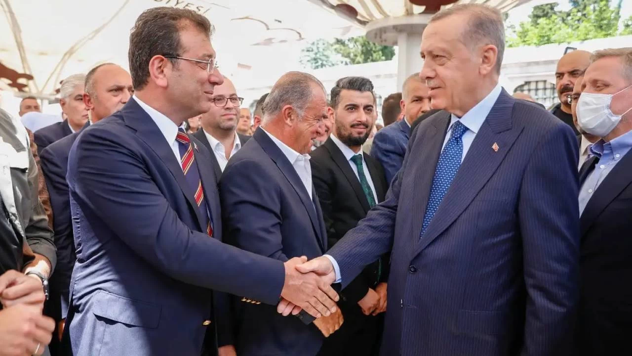 İYİ Partili Çömez: İmamoğlu, Erdoğan'ın kötü bir taklidi