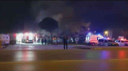 İzmir'de diş polikliniğini alev alev yandı