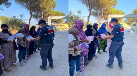 İzmir'de jandarma ekipleri 447 göçmen yakaladı