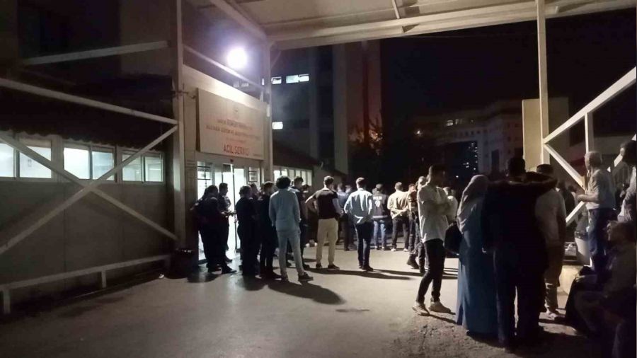 �zmir'de silahl� kavga: 1'i a��r 5 yaral�