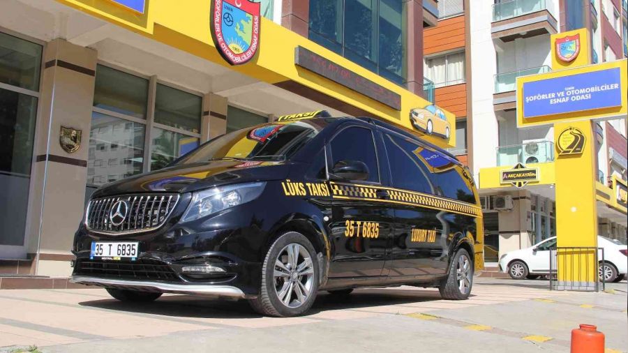 İzmir'de ulaşımın yeni gözdesi: Lüks taksiler