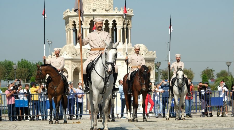 İzmir'in kurtuluşu canlandırıldı