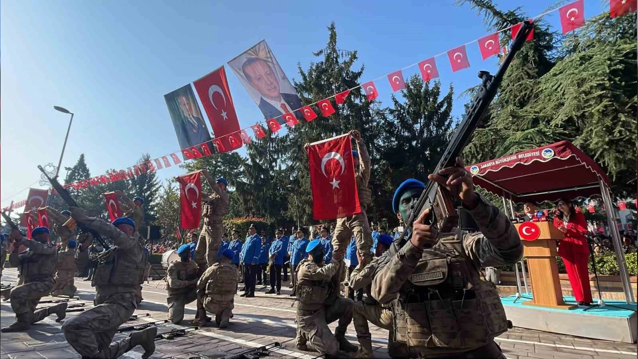 Jandarmadan göğüs kabartan gösteri