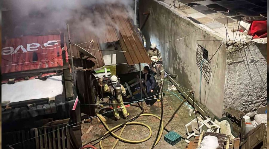 Ka��thane'de gecekondu yand�