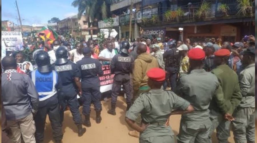 Kamerun'da protesto g�sterileri ba�lad�