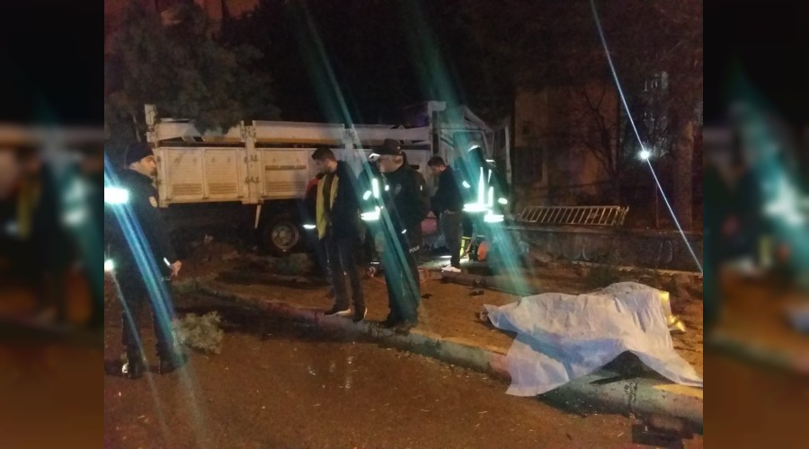 Kamyon ile otomobil çarpıştı: 1 ölü