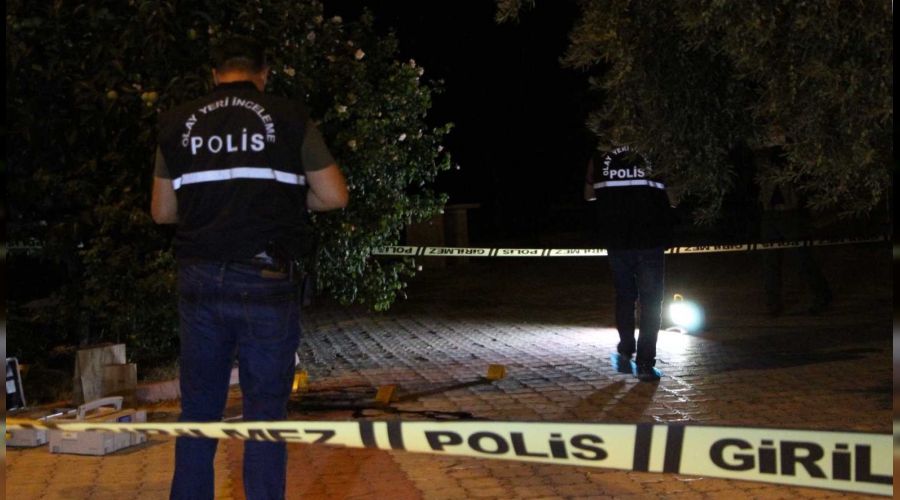 Kan davalısını cami çıkışı öldürdü