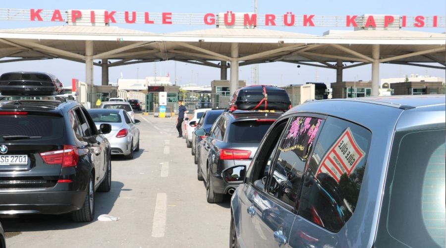 Kap�kule, Hamzabeyli ve Pazarkule s�n�r kap�lar�nda yo�unluk