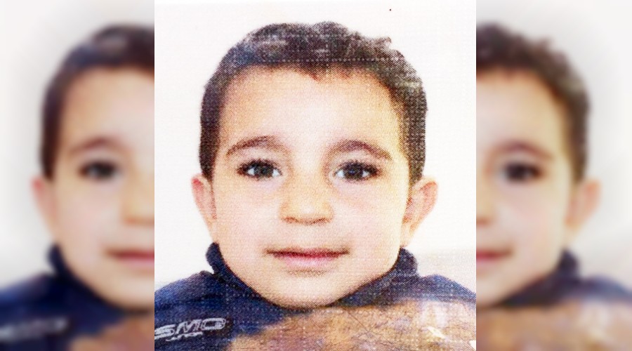 Kapıya kafası sıkışan çocuk öldü