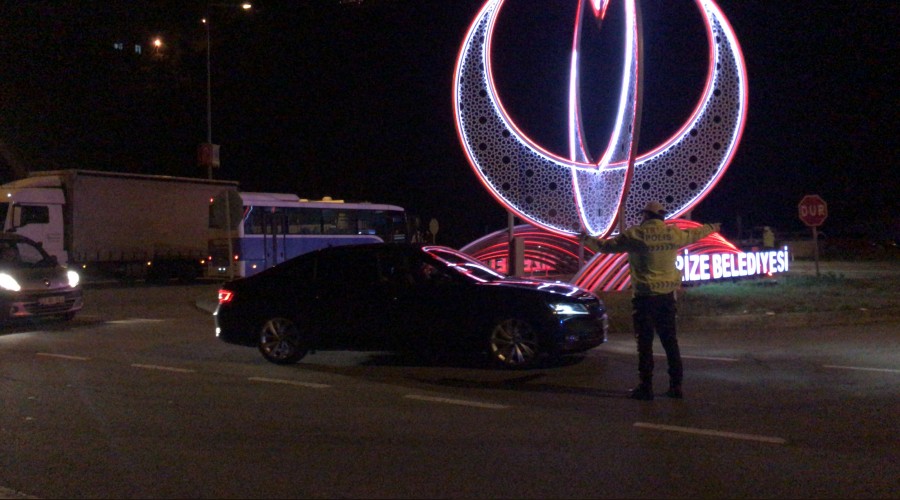 Karadeniz Sahil Yolu ula��ma kapat�ld�