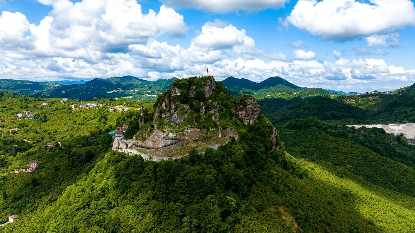 Karadeniz�in en gizemli yap�s� �nye Kalesi