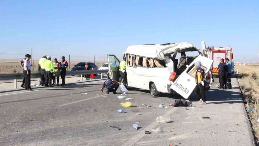 Karaman'da trafik kazası: 1 ölü, 10 yaralı