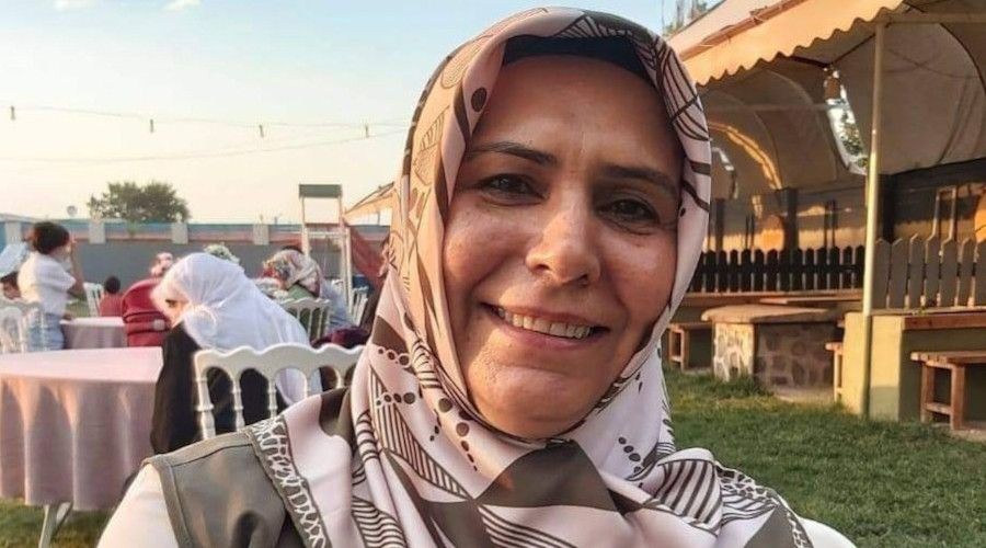 Kargo arac�n�n alt�nda kalan kad�n hayat�n� kaybetti