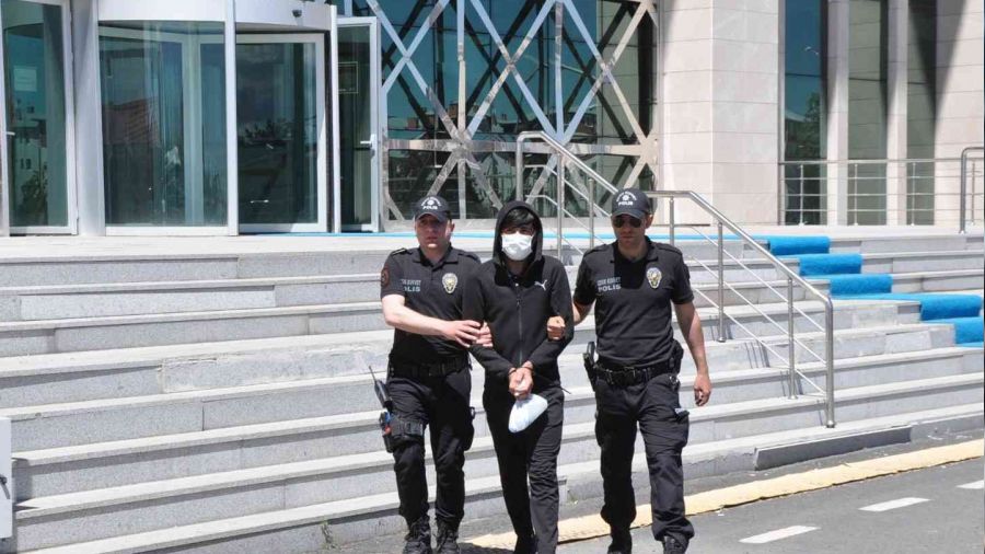 Kargo etesi 53 milyon kiinin kimlik bilgilerine ulam