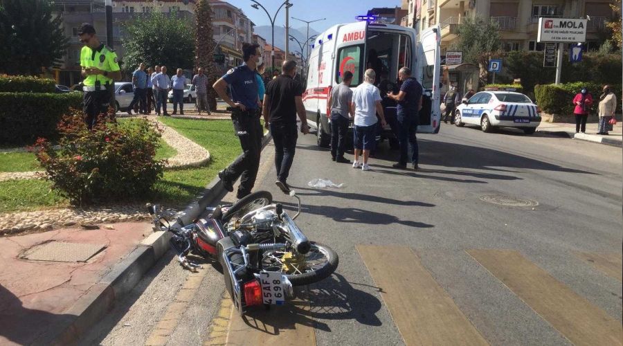 Kasks�z motosiklet s�r�c�s� a��r yaraland�