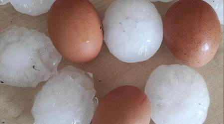 Kastamonu'da yumurta büyüklüğünde yağan dolu ev ve araçlarda maddi hasara neden oldu