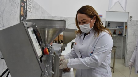 Kayısı çekirdeği ağrıları dindiriyor