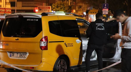 Kayseri’de bir kişi bindiği takside yanlışlıkla kendini vurdu