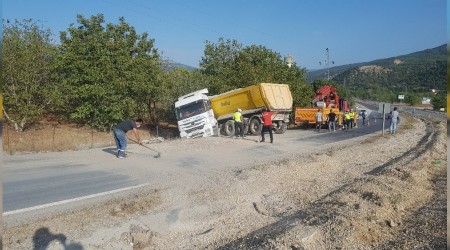 Kaza sonras yol aklla doldu