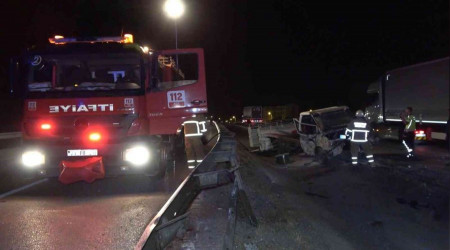Kazada kamyonet ikiye bölündü: 3 yaralı