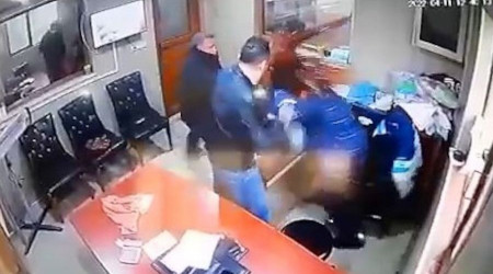 Kendisini işten çıkaran patronun yüzüne asit attı