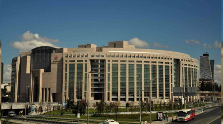 Kesici aletle İstanbul Adliyesine girmek istedi