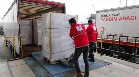 Kızılay'ın 5 tırlık yardım konvoyu Ukrayna'ya doğru yola çıktı