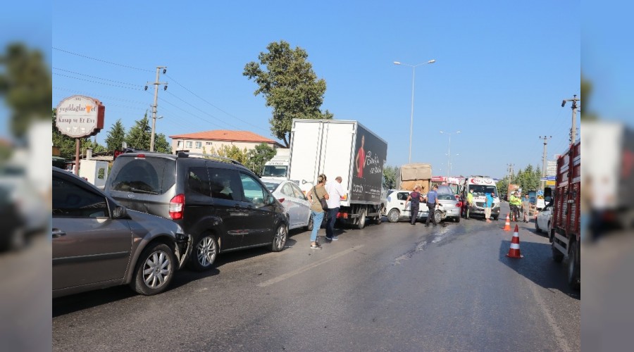 Kocaeli 11 ara� birbirine girdi: 3 yaral�