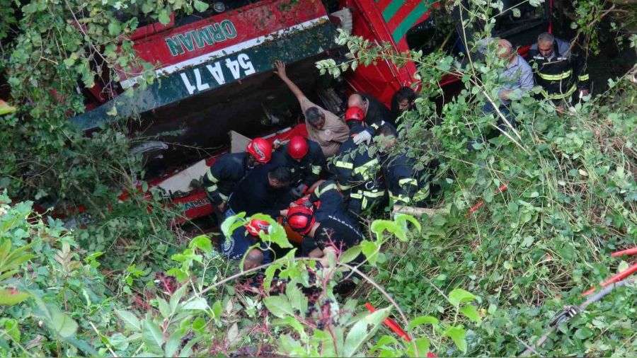 Kocaeli2nde arazöz uçurumdan uçtu: 1 ölü, 3 yaralı