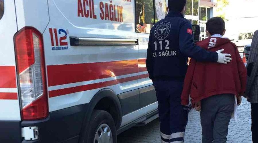 Koluna havalı zımba teli giren çocuk hastanelik oldu