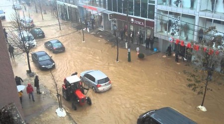 Kosova'yı sel vurdu