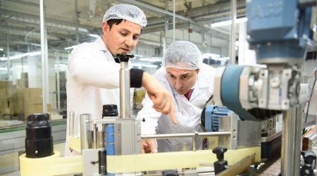 Kozmetikçiler hijyen malzemeleri ile ayakta kaldı