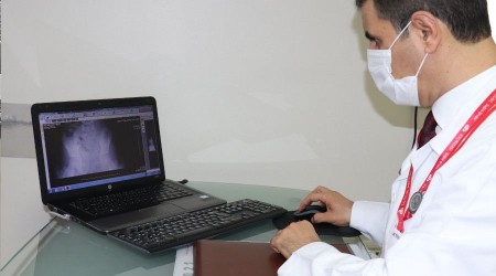 Küçük kızın midesinden mandal çıktı