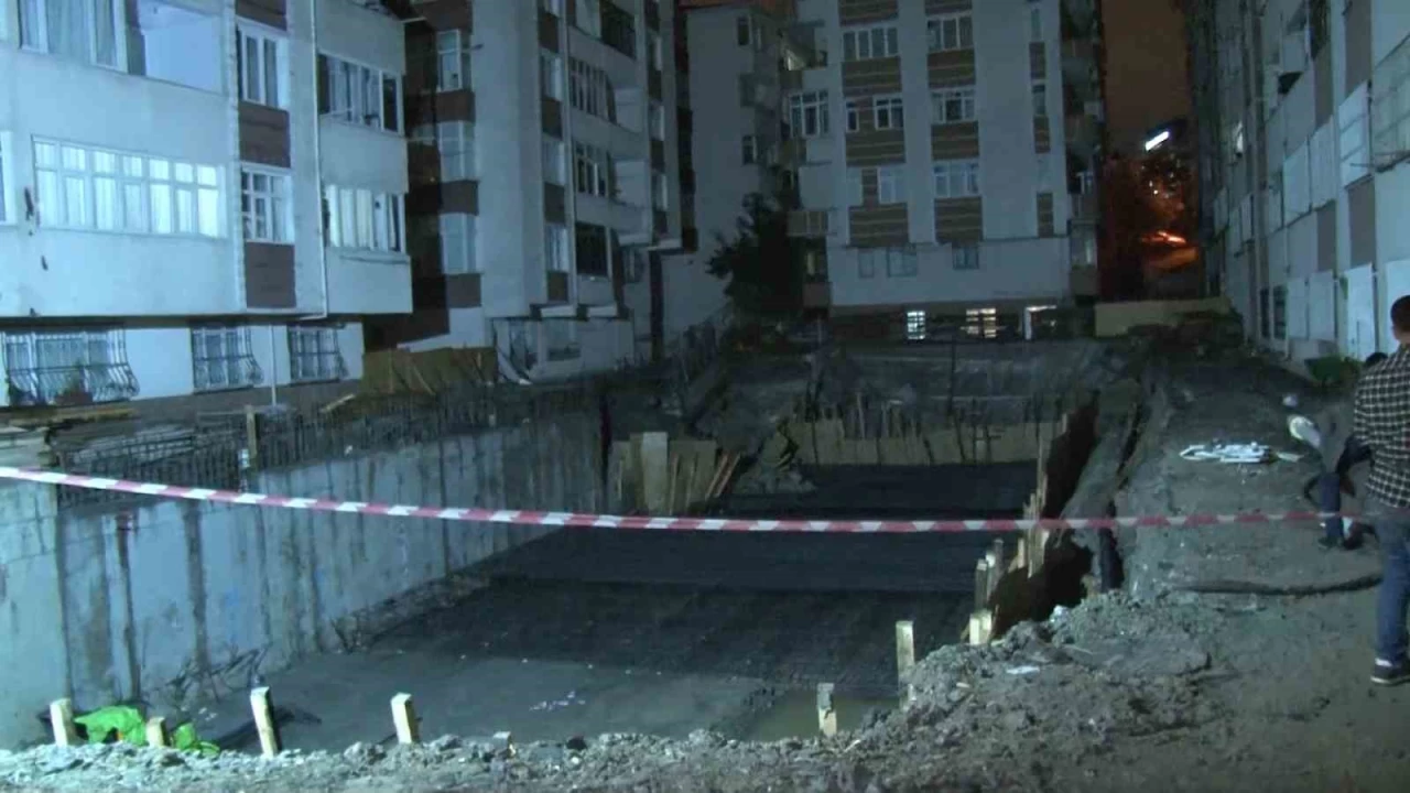 Kkekmece'de toprak kaymas: Bir bina tahliye edildi