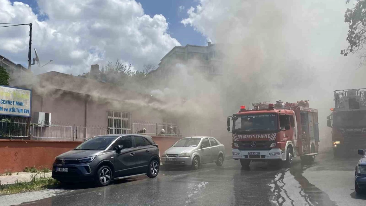 K���k�ekmece'deki Cem evinde yang�n 