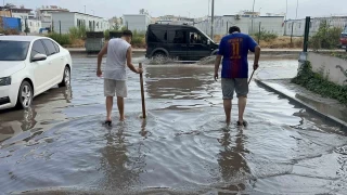Kuraklktan sonra saanak Hatay'da yollar gle evirdi