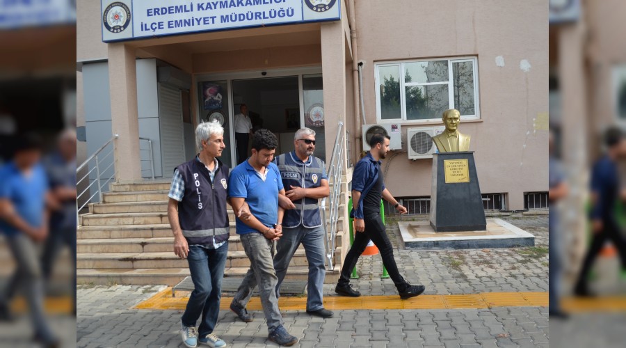 Kuyumcuda gaspçı dehşeti