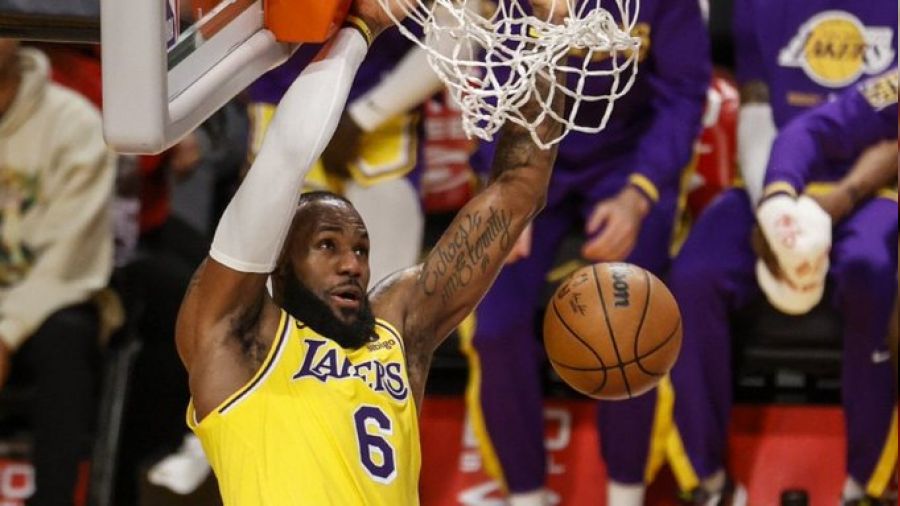 LeBron'un direni�i Lakers'� kurtaramad�
