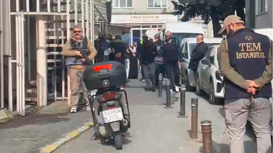 Levent'teki sald�r�da g�zalt�na al�nan 17 ��phelinin 12'si adliyeye sevk edildi