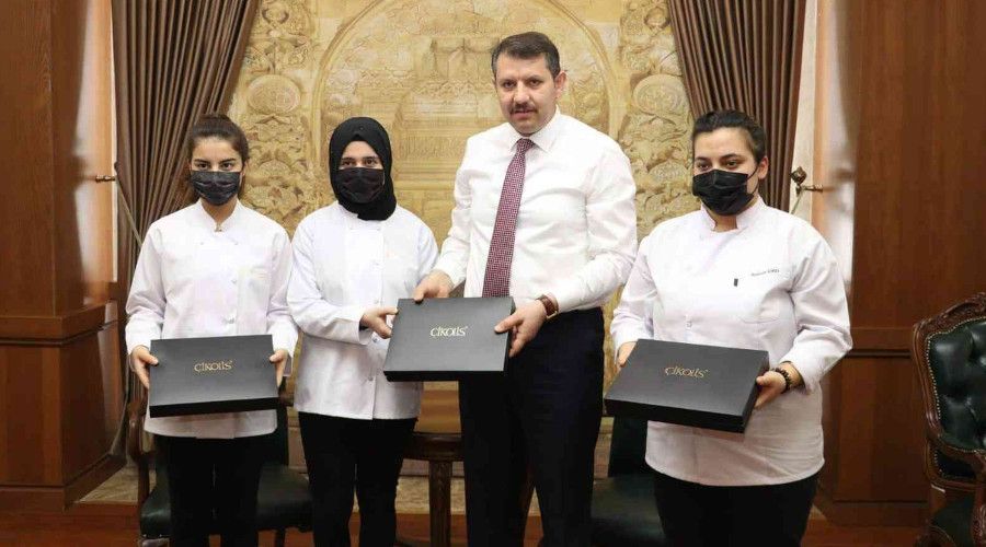 Lise öğrencilerinin ürettiği çikolataya ilgi artıyor
