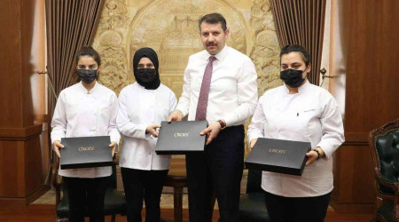 Lise öğrencilerinin ürettiği çikolataya ilgi artıyor
