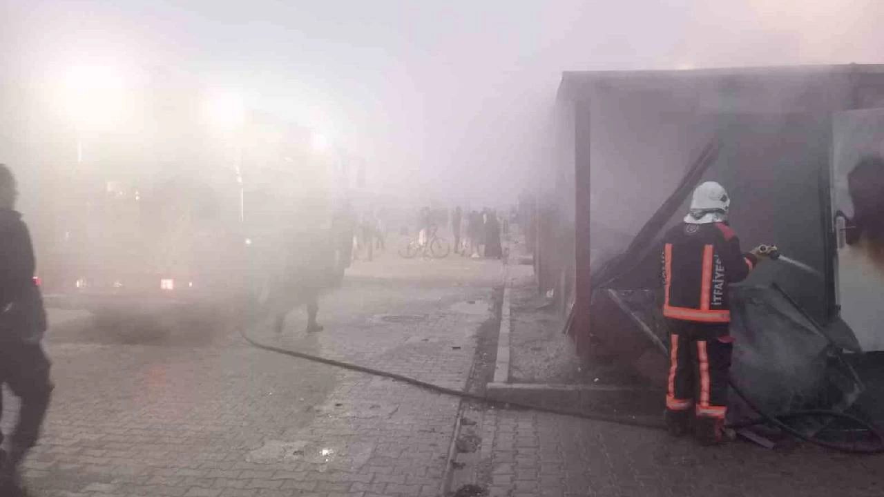 Malatya'da konteyner kentte yangın