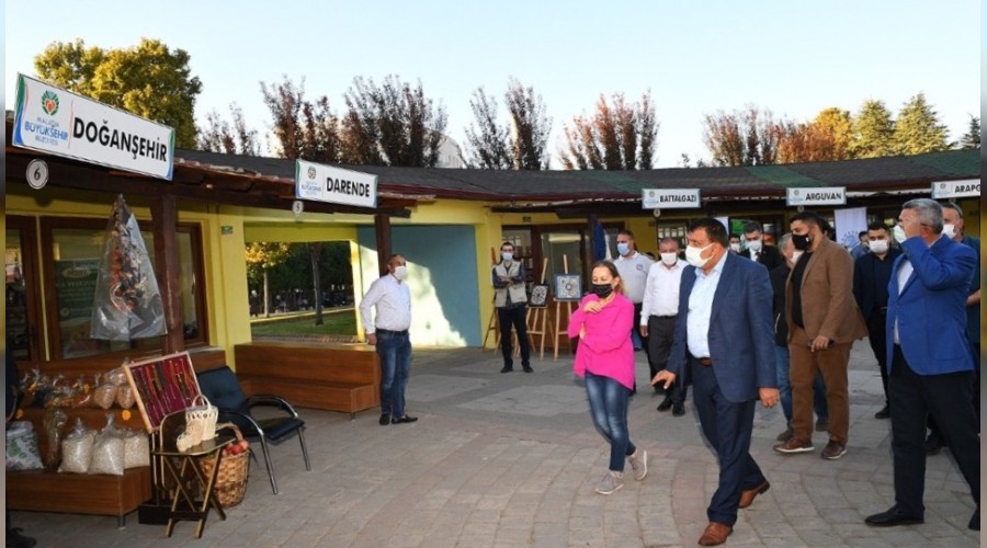 Malatya'da Yöresel Ürünler Pazarı'na büyük ilgi