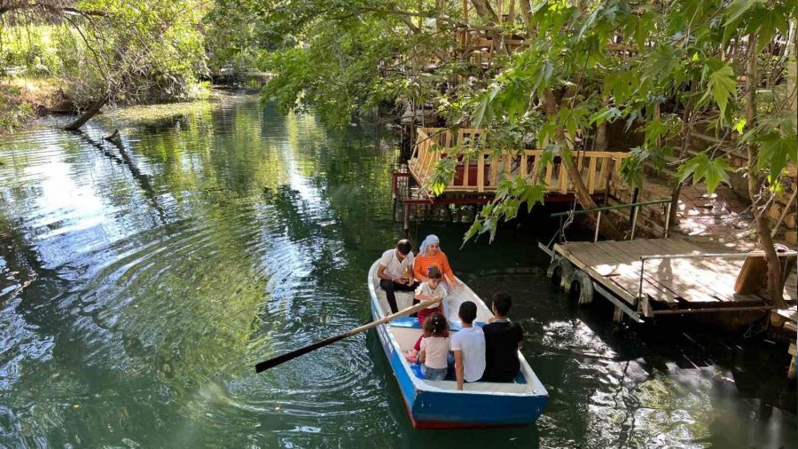 Mardin'de s�caktan bunalanlar Ye�ilsu mesire alan�na ka�t�