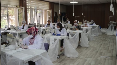 Maske üretimi tam gaz devam