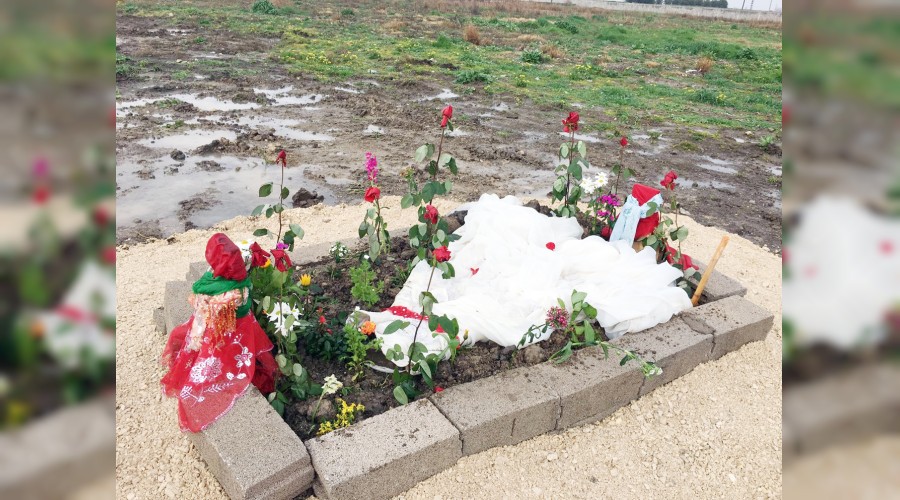 Mezar�n�n �zerine gelinli�i �rt�ld� 