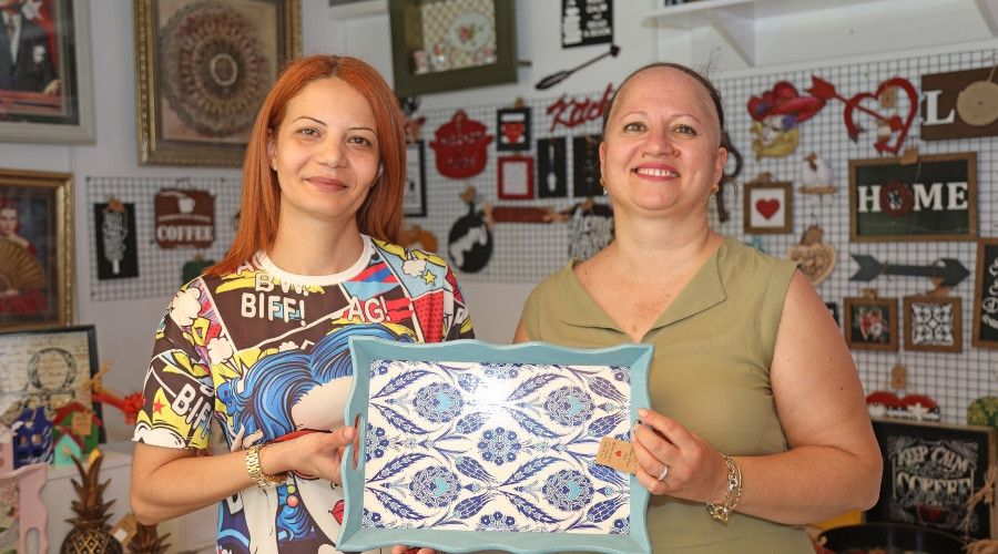 Mezitli Sanat �ar��s�nda �rettiler, Amerika'ya ihra� ettiler