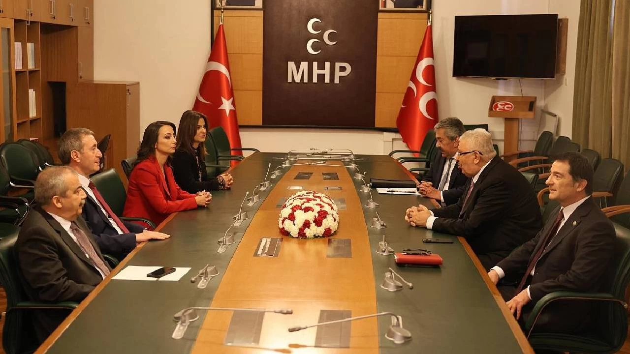 MHP ilk kez DEM Parti ile bayramla�acak