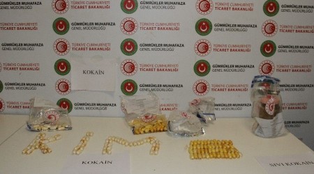 Midelerinden 4 kiloya yakın uyuşturucu çıktı